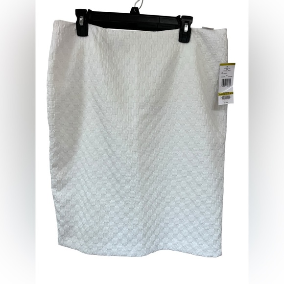 Evan Picone Dresses & Skirts - NWT Evan Picone White Textured Pencil Skirt